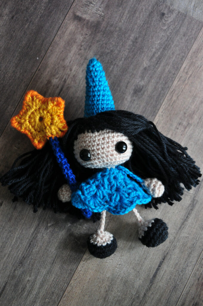UCAMA - Mini Cendrilène et sa baguette balai - Crochet