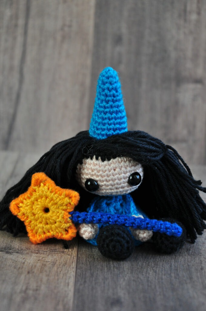 UCAMA - Mini Cendrilène et sa baguette balai - Crochet